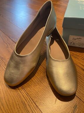Seychelles Metallic Gold Rounded Toe Low Heel Flats